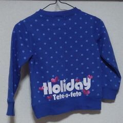 120の女の子用の子供服です。の画像