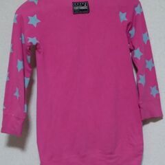 120の女の子用の子供服です。の画像