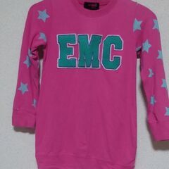 120の女の子用の子供服です。の画像