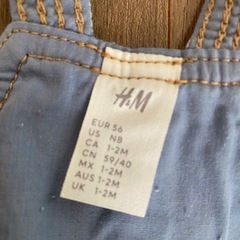 H&M デニムつなぎ風ロンパース　1-2Mの画像