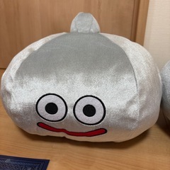 【限定品】ドラゴンクエスト　ふくびき所　ホミロット賞　ホイミスライム　メタルキング　メタルスライム　ぬいぐるみ　ドラゴンクエストアイランド　ニジゲンノモリ　クッション　クリスマスの画像