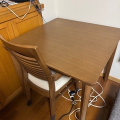 ダイニングテーブルの画像