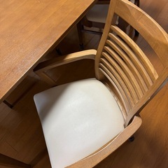 ダイニングテーブルの画像