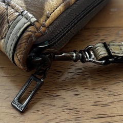 【GUESS】長財布の画像