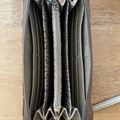 【GUESS】長財布の画像