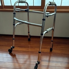前輪固定タイヤ付き歩行器の画像