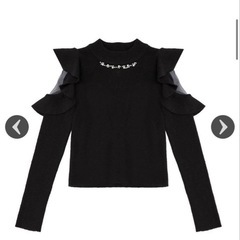 ミシェルマカロン  パールフリルニットトップスの画像