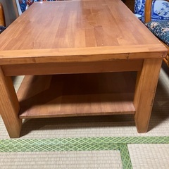 座椅子とテーブルの画像