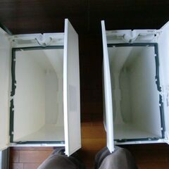 白ゴミ箱　2個　ペダル式　使用年数少ないゴミ箱の画像