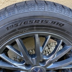 スタッドレスタイヤ　195/65R15の画像