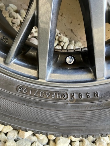 スタッドレスタイヤ　195/65R15