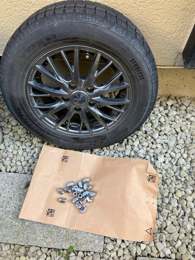 スタッドレスタイヤ　195/65R15
