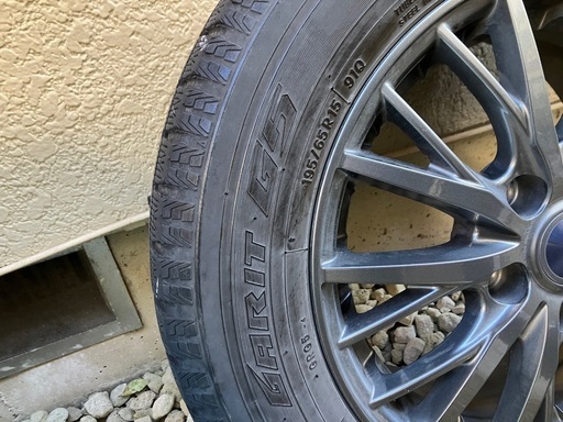 スタッドレスタイヤ　195/65R15