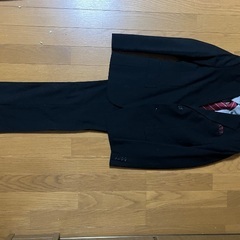 COMME CA ISM 黒フォーマルスーツ ネクタイ付き 入学式 卒業式 結婚式等のお祝いにの画像