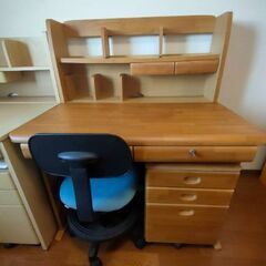  学習机、椅子セットの画像