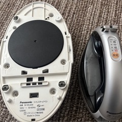 パナソニックアイロンとアイロン台の画像