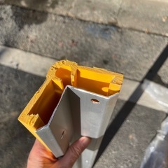 駐車場コーナーガード ガードパット 反射シート付コーナータイプ【長さ残91cm】の画像