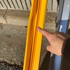 駐車場コーナーガード ガードパット 反射シート付コーナータイプ【長さ残91cm】の画像