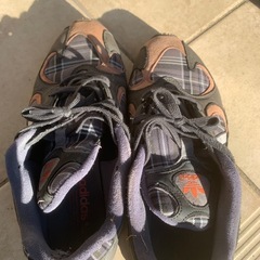 アディダススニーカー¥100の画像