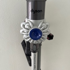 【お話し中】ダイソン掃除機　スタンド、アタッチメント付き‼️の画像