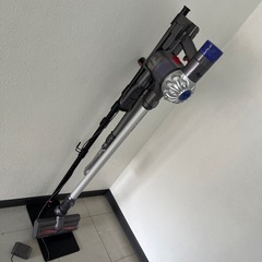 【お話し中】ダイソン掃除機　スタンド、アタッチメント付き‼️の画像