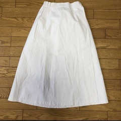 ホワイト フレアスカート ゴムウエスト　INDILUXEの画像