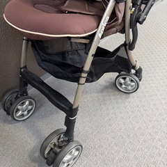 新品レインカバー付き！combi  ベビーカーの画像