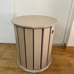 スツールにもなるテーブルの画像