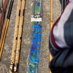 釣竿3組とパラソル、竿支えなどまとめての画像