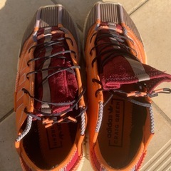 アディダススニーカーの画像