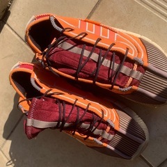 アディダススニーカーの画像