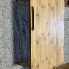 折りたたみ木製テーブルの画像