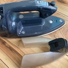 サンヨー　スチームアイロン　ダークグレーの画像