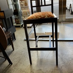 I2512-169
ハイチェア 花柄 オレンジ 中古の画像