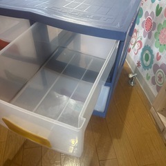 カラフル取手衣装ケース2段の画像