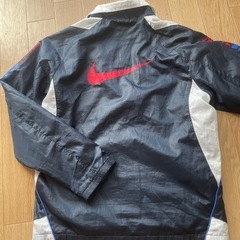 ナイキ の上着　の画像