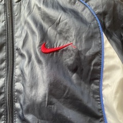 ナイキ の上着　の画像