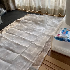 引越しの際出ました不用品　カフェカーテン4枚と遮光カフェカーテン1枚　ゴミ箱突っ張り棒色々他無印収納ケースの画像