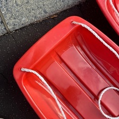 除雪　荷物運び　赤い そり　2つセットの画像