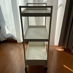収納家具(キャスター付きIKEA製)の画像