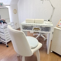 回転式ダイニングチェア(白)の画像