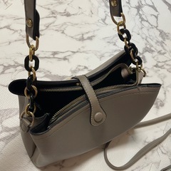 ベージュ ショルダーバッグの画像