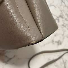 ベージュ ショルダーバッグの画像