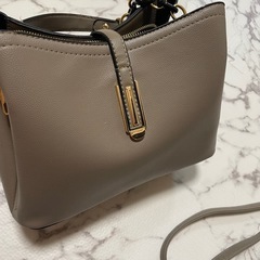 ベージュ ショルダーバッグの画像