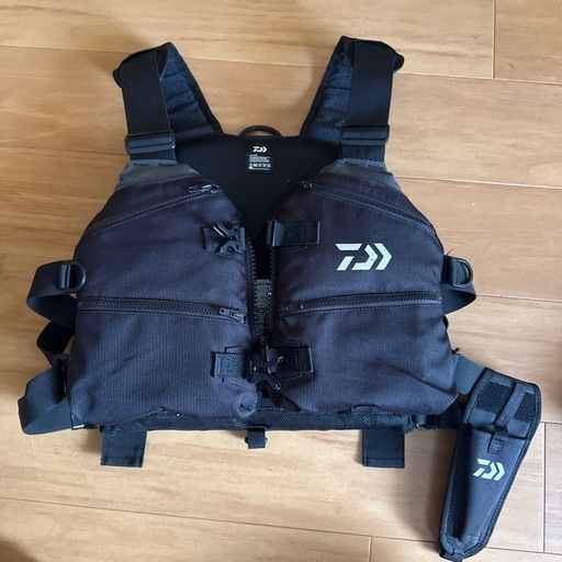 (取引中)
中古　ダイワ(DAIWA) フィッシングベスト タクティカル ゲームベスト ブラック フリー DF-4020、アタッチメントポケットセット
