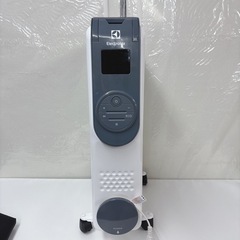 I638 🌈 Electrolux オイルヒーター COMFORTHEAT 700 ホワイトネイビー 8～10畳用 ⭐ 動作確認済 ⭐ クリーニング済の画像