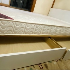 ベッドの画像