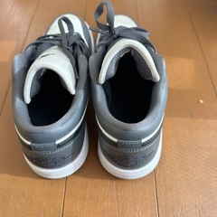 Jordan ホワイト/グレー スニーカーの画像