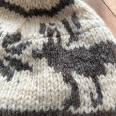 美品　鹿モチーフ ニット帽 ポンポン付きの画像