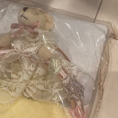 くまのタオルハンガーとタオルの画像